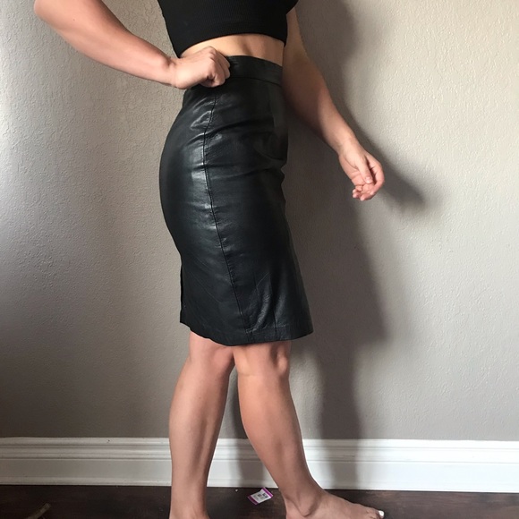 Vintage Leather skirt - Picture 4 of 8